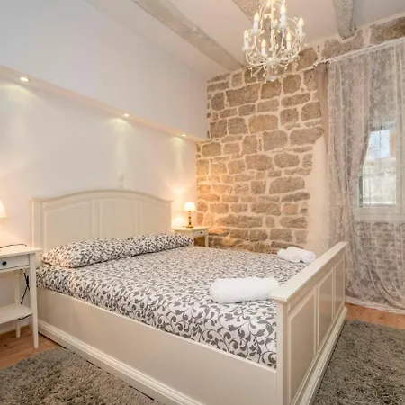 Rossella 4-1 Apartmán